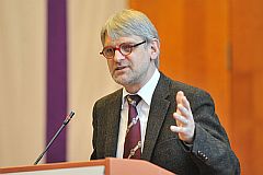 TÖBB FELELŐSSÉGET, KEVESEBB ÉRZÜLETET